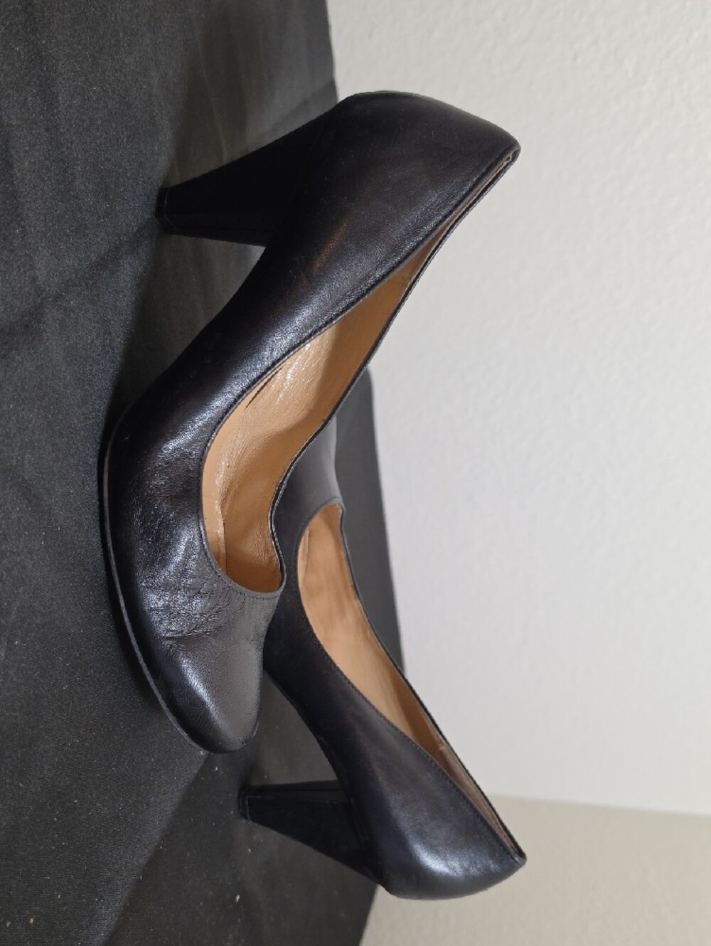 Black Leather Rounded-Toe Heels - Picture 5 of 5
